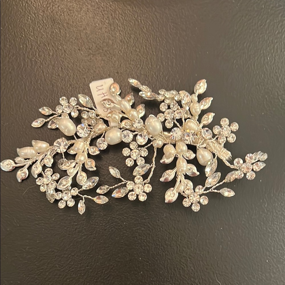 Elegant Silver Crystal Hair Accessory